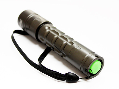 Cree U2強(qiáng)光手電Uniquefire C108S 特價(jià)熱銷，家居保電子品質(zhì)之選